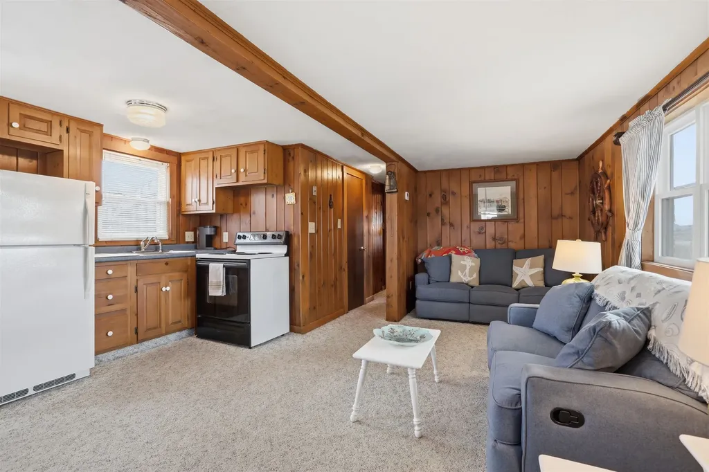 83 Church Street Hampton NH 03842