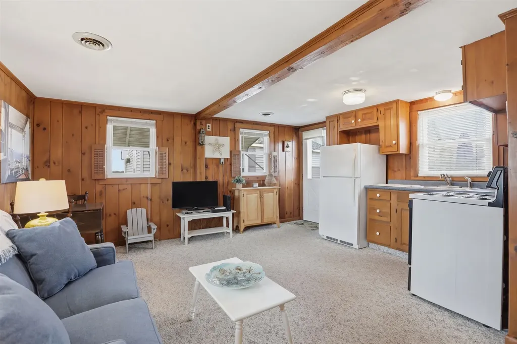 83 Church Street Hampton NH 03842