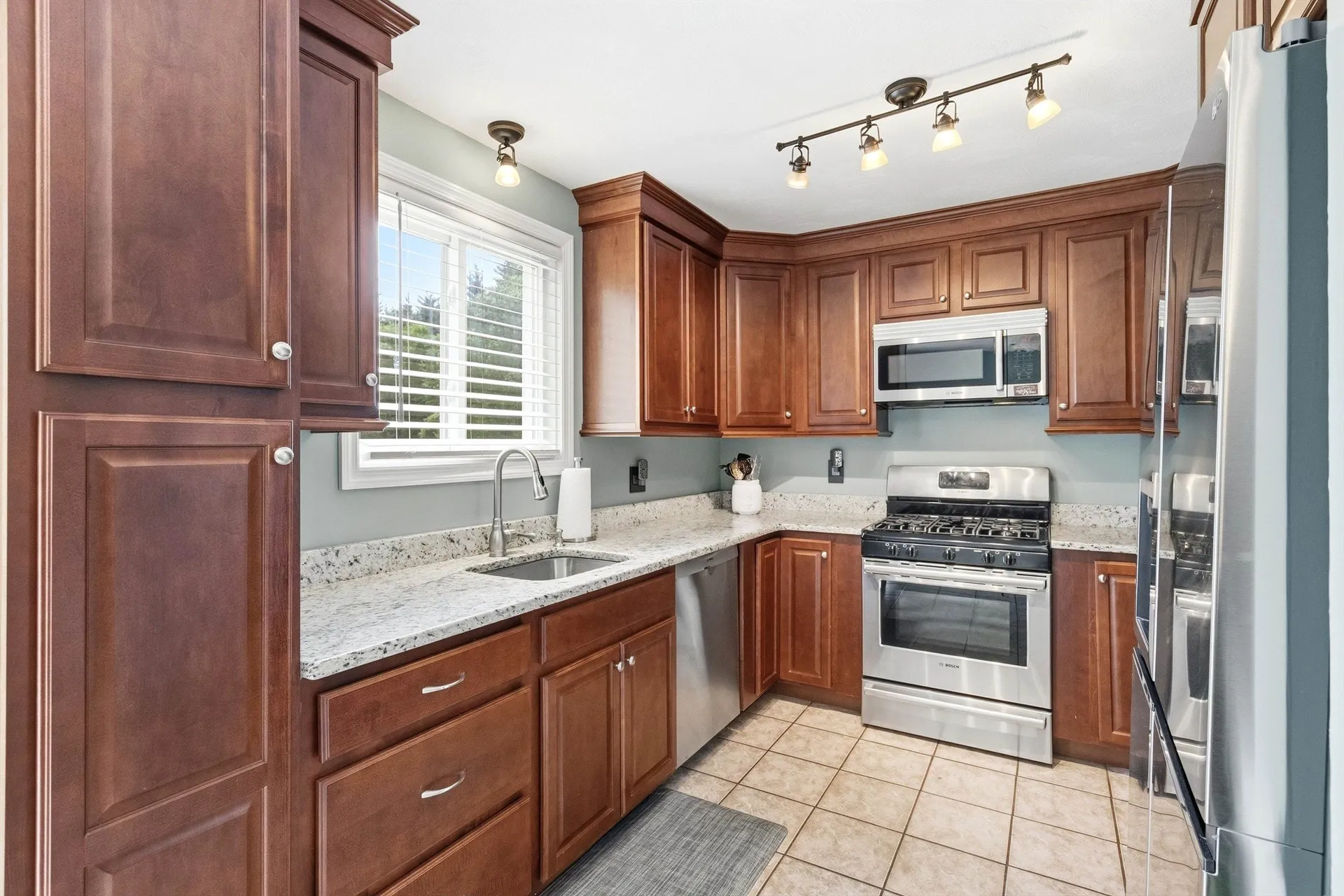 6 Standish Way Amherst NH 03031