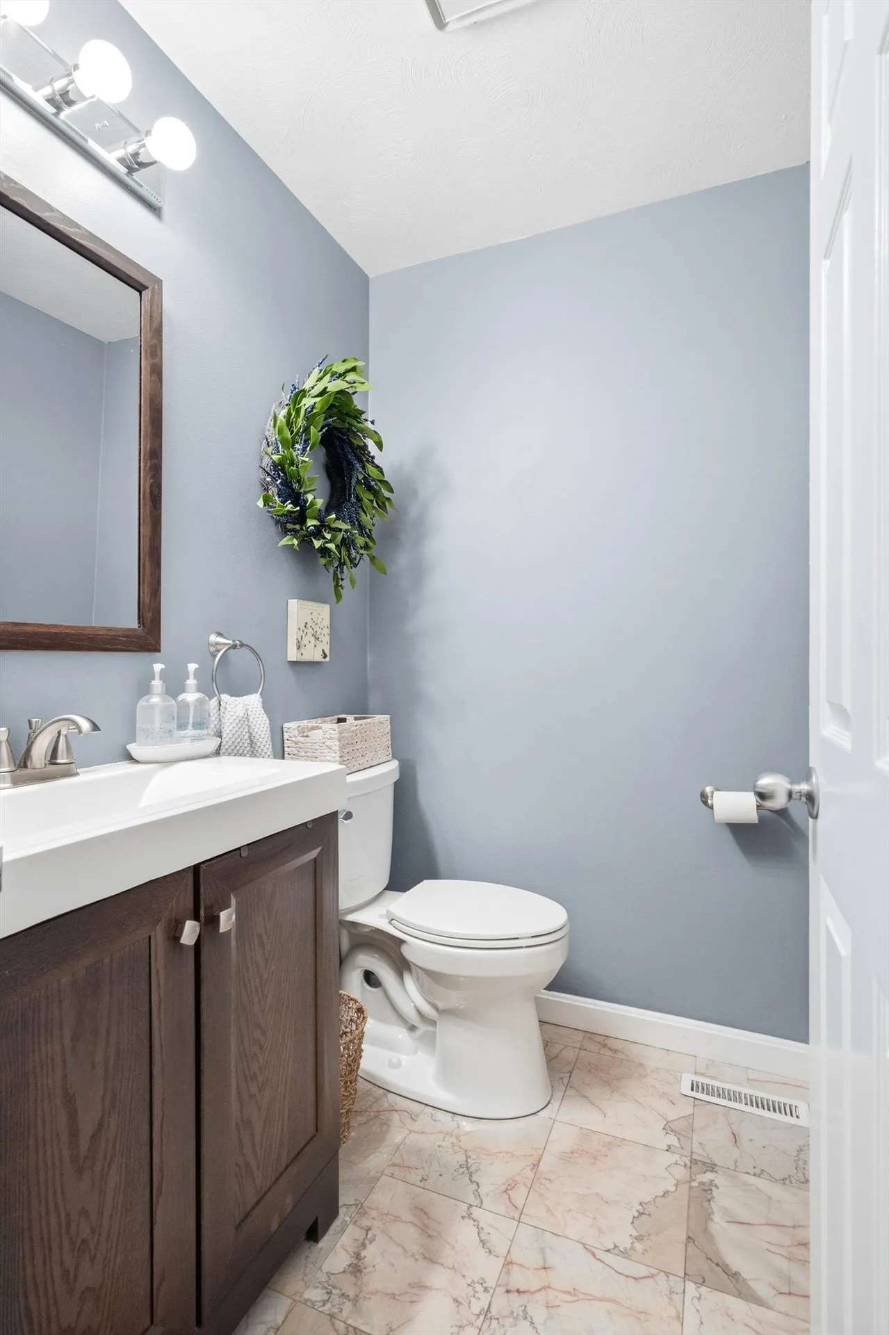 6 Standish Way Amherst NH 03031
