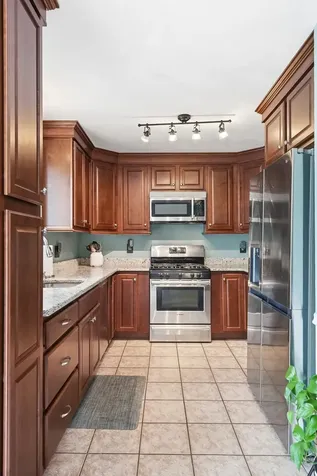 6 Standish Way Amherst NH 03031