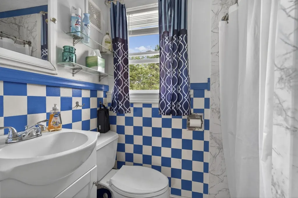 134 Ash Street Nashua NH 03060