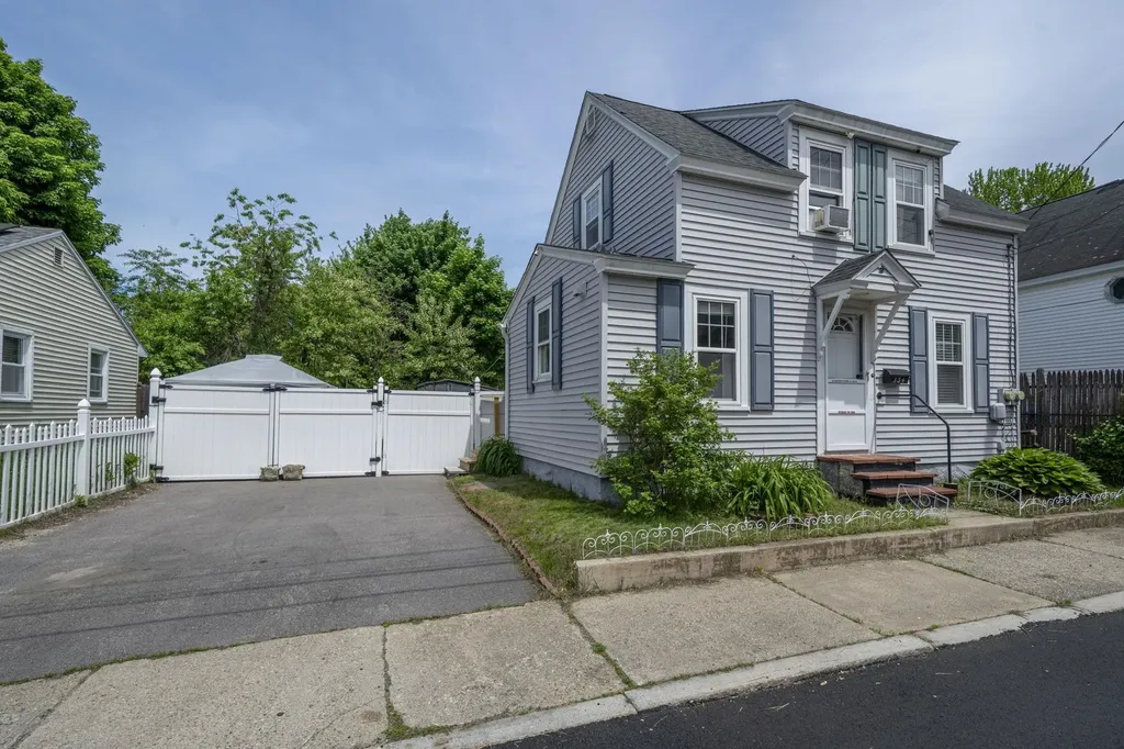 134 Ash Street Nashua NH 03060