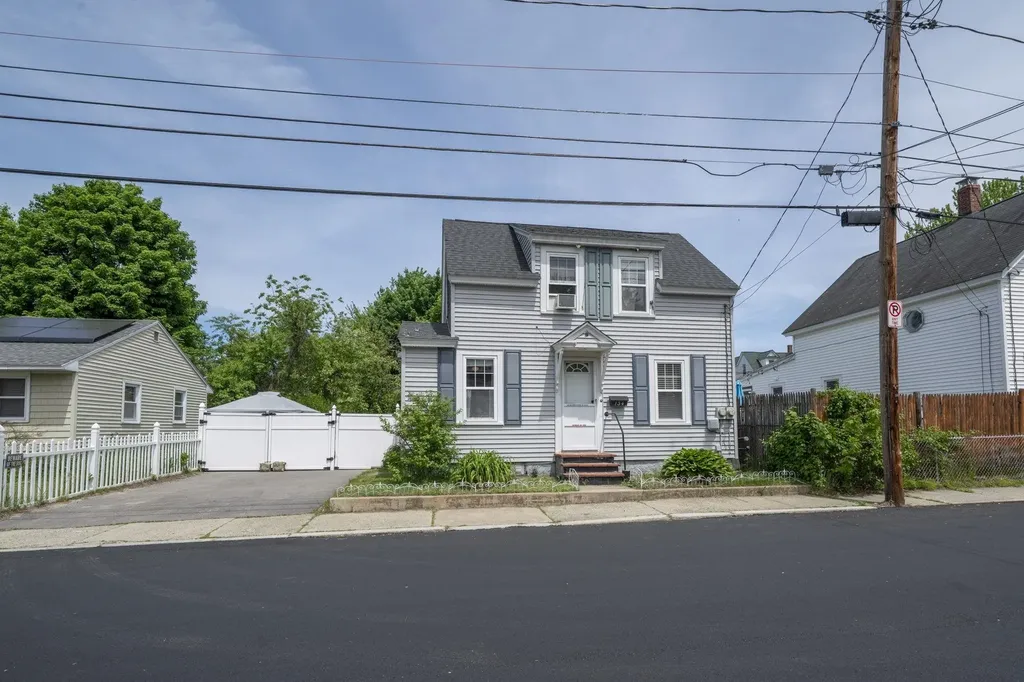 134 Ash Street Nashua NH 03060