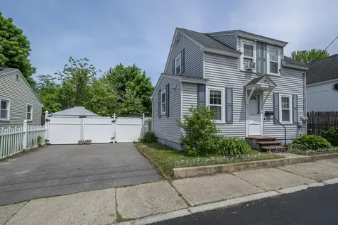 134 Ash Street Nashua NH 03060