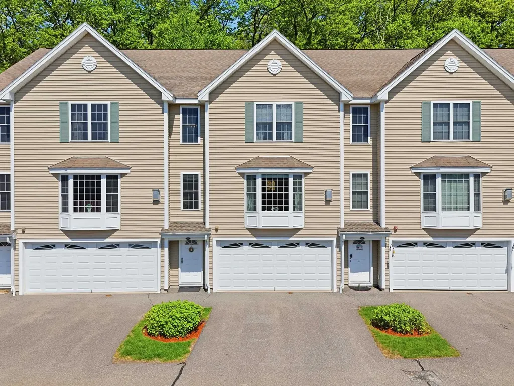 6 Aster Court Hudson NH 03051