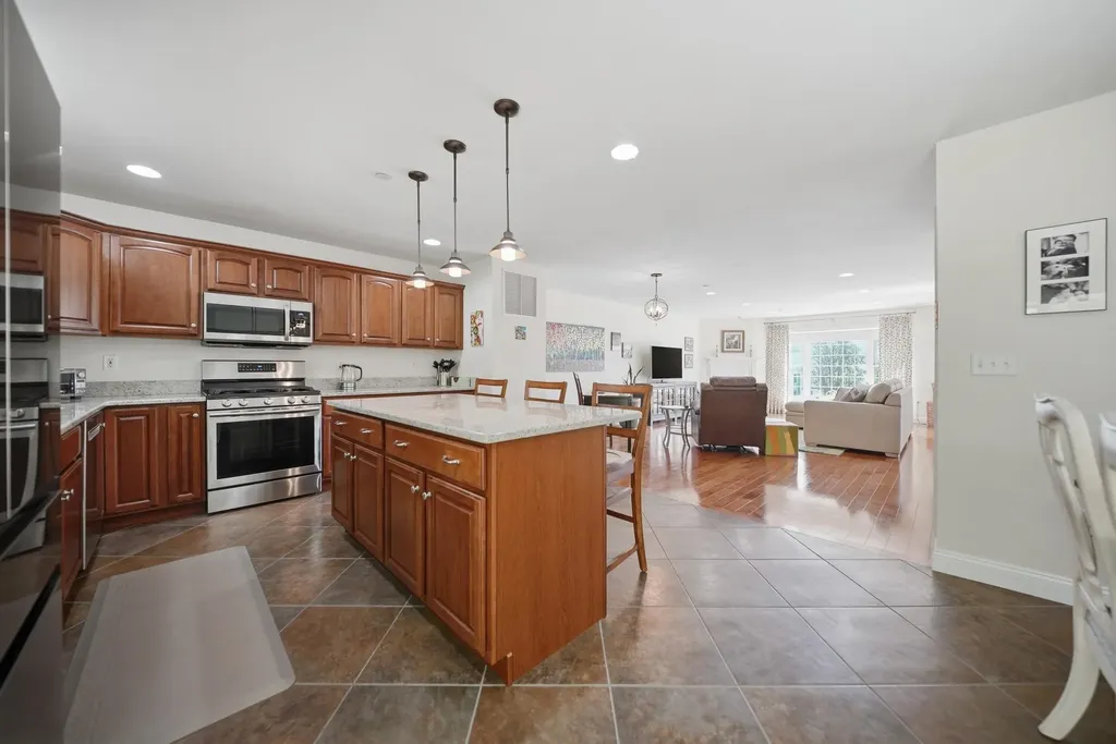 6 Aster Court Hudson NH 03051