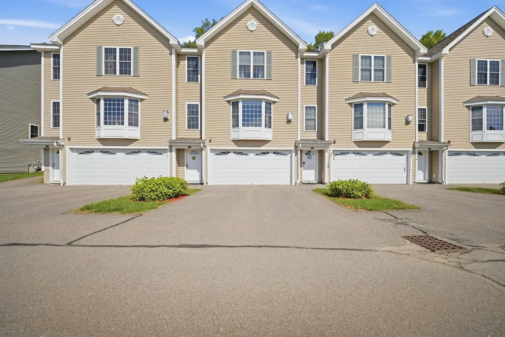 6 Aster Court Hudson NH 03051