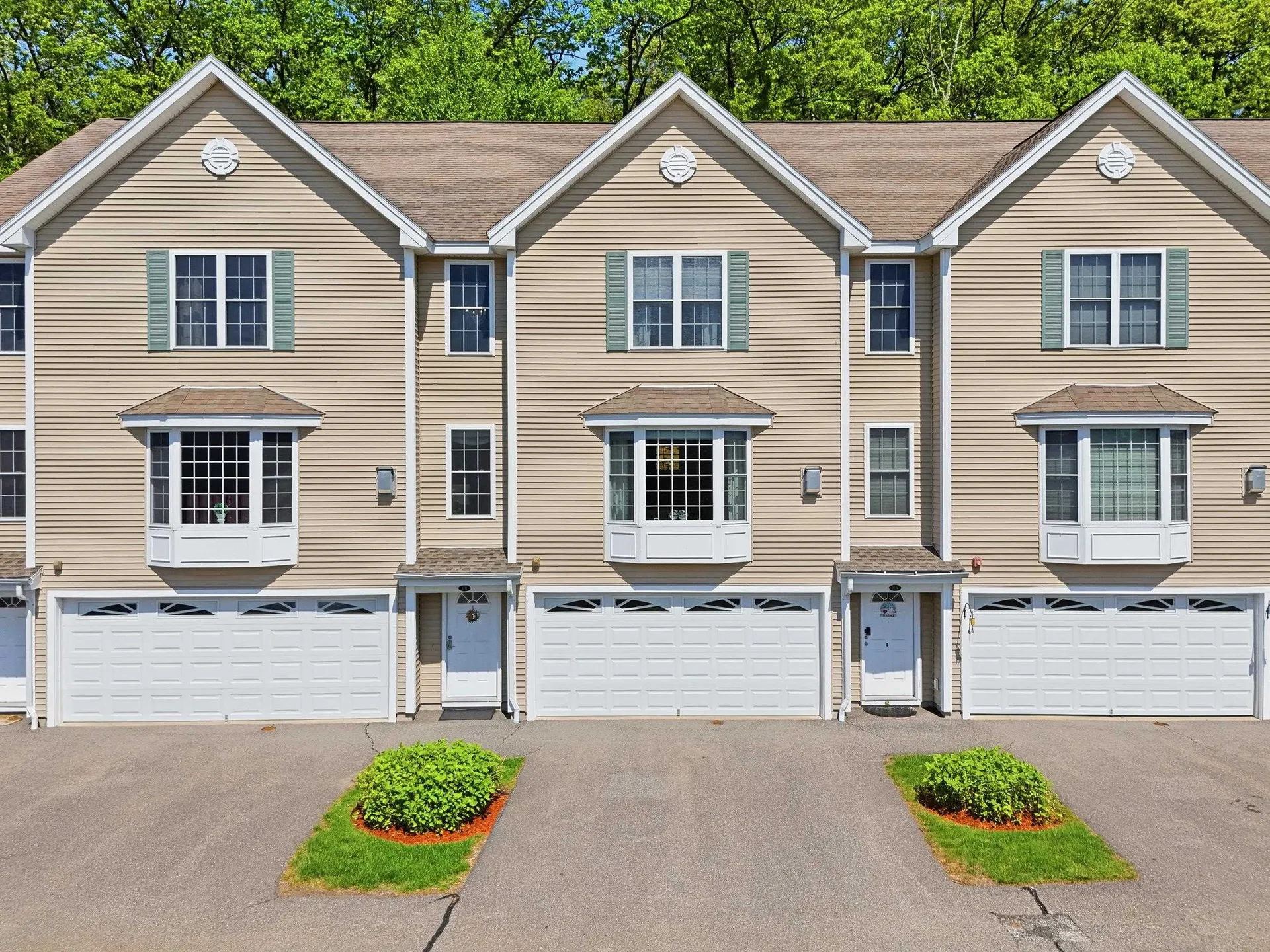 6 Aster Court Hudson NH 03051