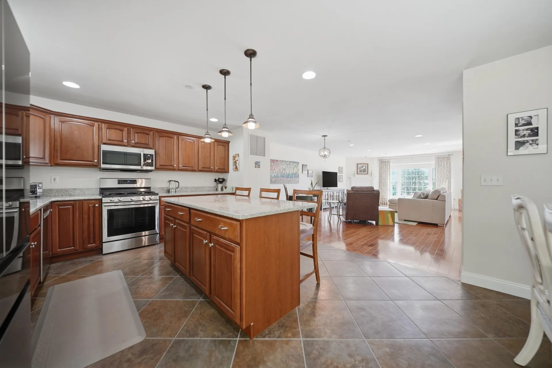 6 Aster Court Hudson NH 03051