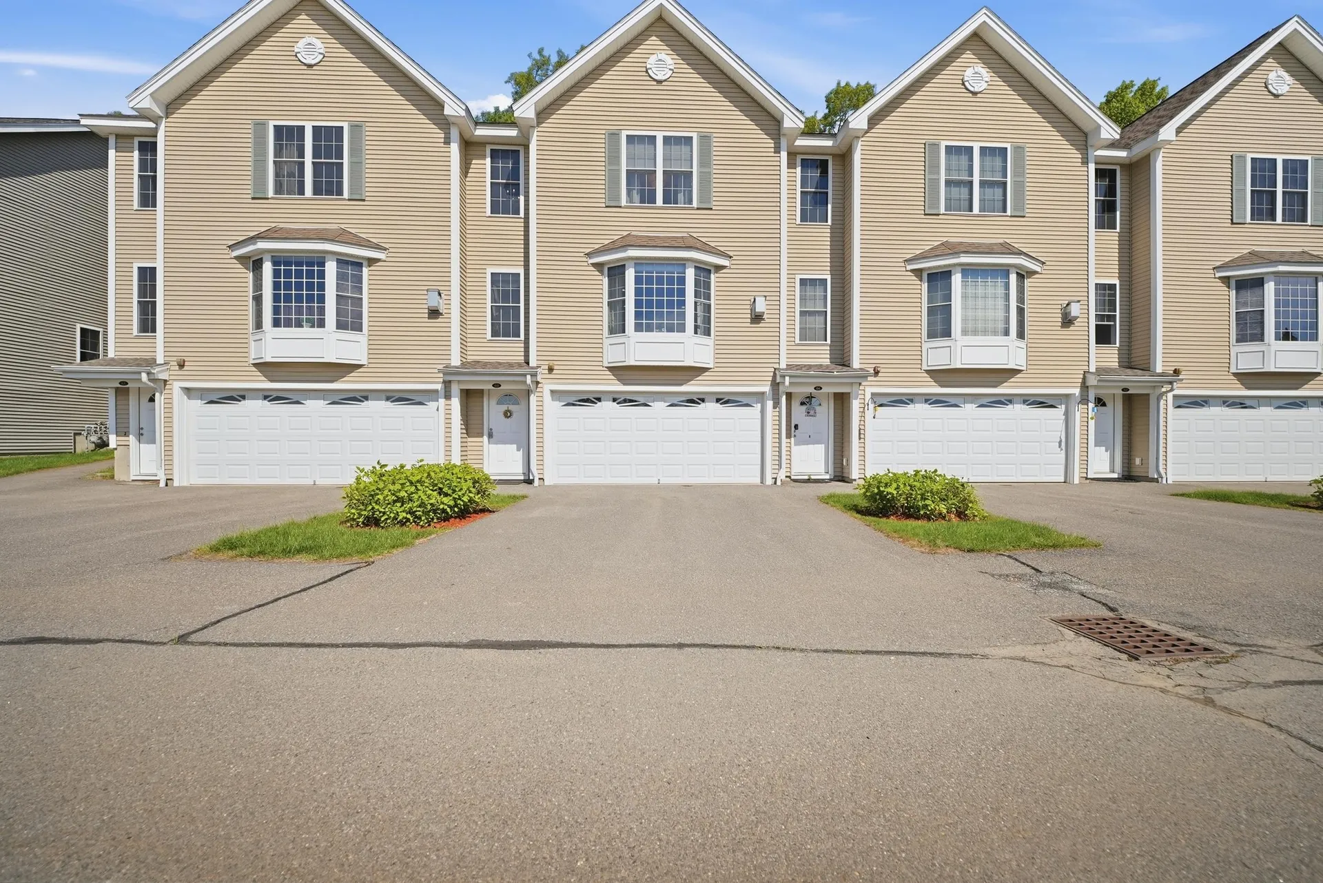 6 Aster Court Hudson NH 03051
