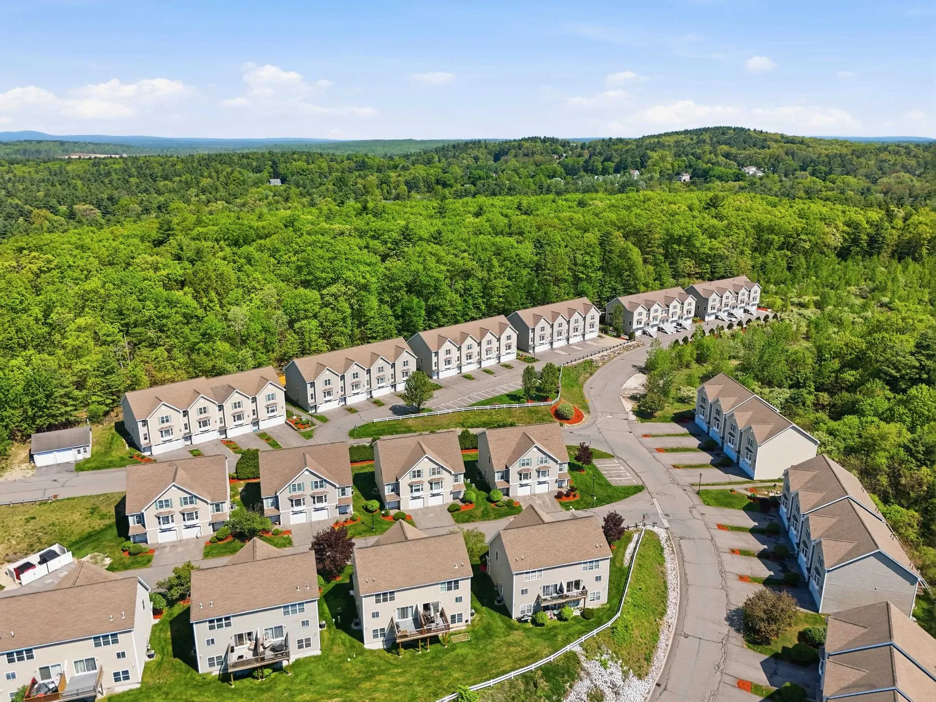 6 Aster Court Hudson NH 03051