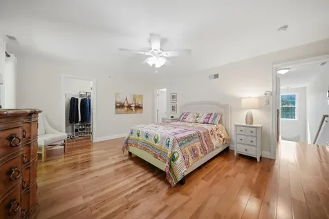 6 Aster Court Hudson NH 03051