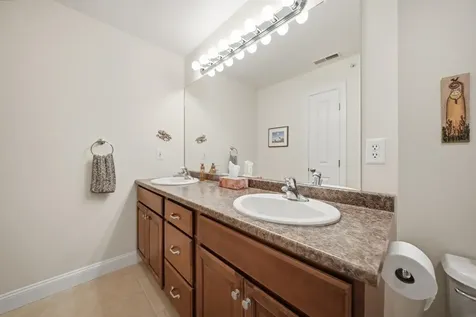 6 Aster Court Hudson NH 03051