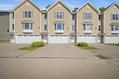 6 Aster Court Hudson NH 03051