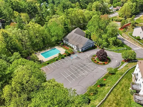 6 Aster Court Hudson NH 03051
