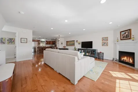6 Aster Court Hudson NH 03051