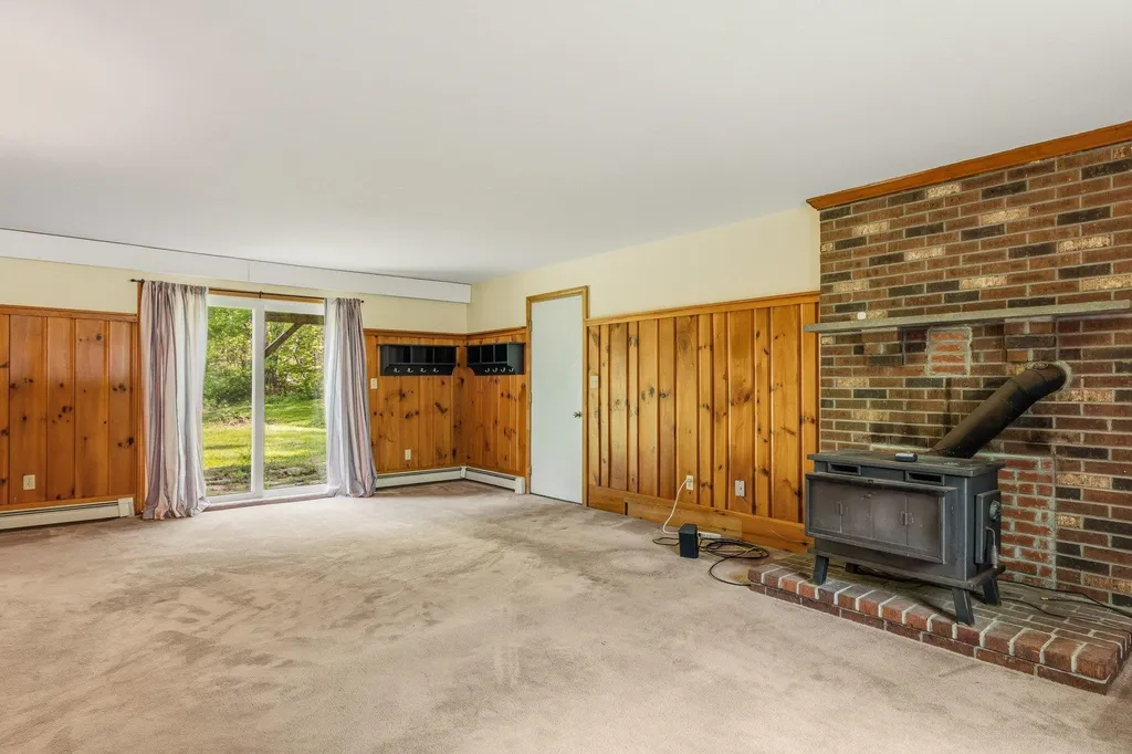 16 Jana Lane Stratham NH 03885