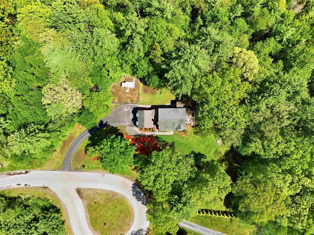 7 Stony Point Drive Londonderry NH 03053
