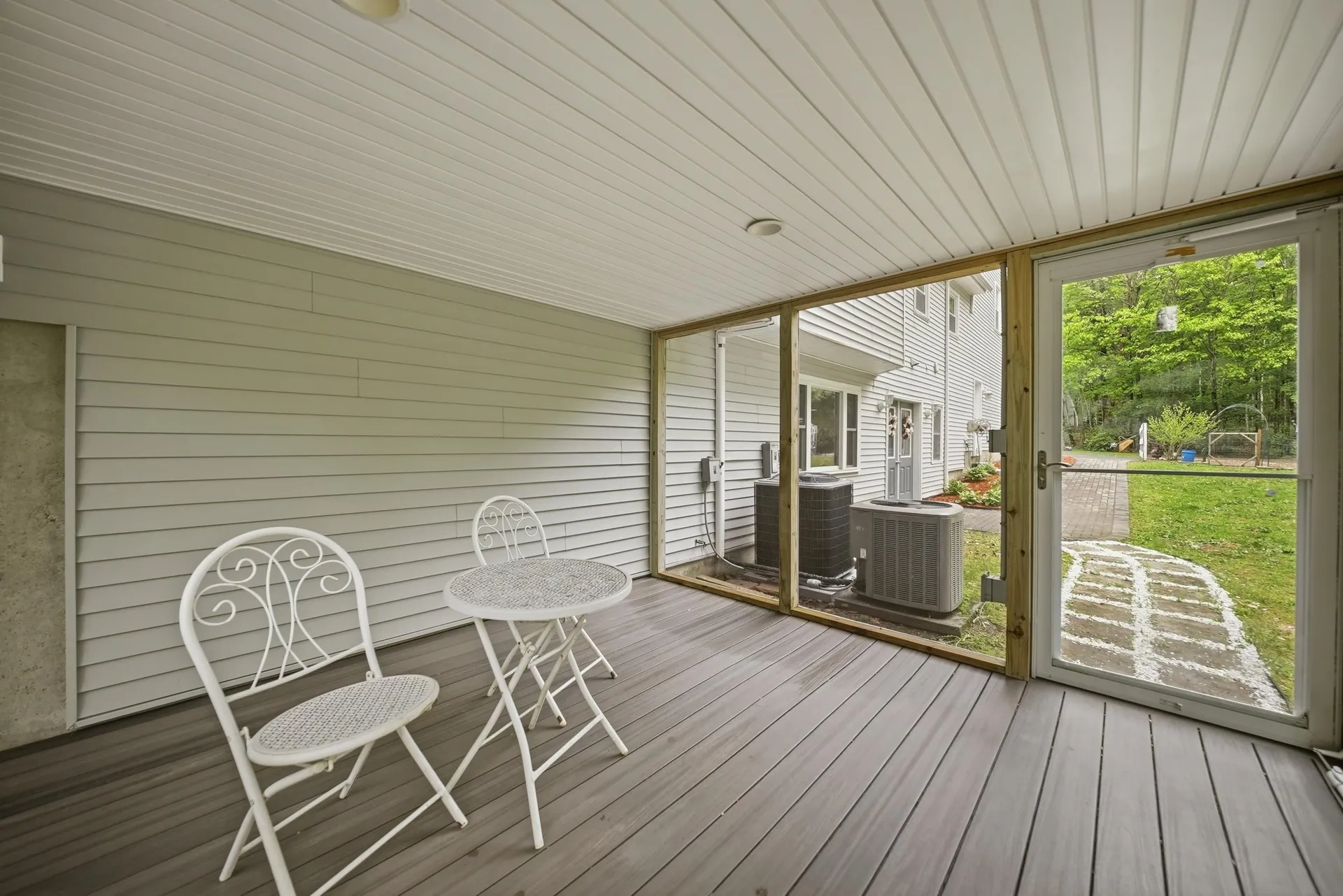 7 Stony Point Drive Londonderry NH 03053