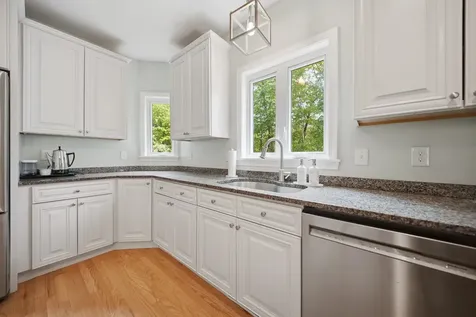 7 Stony Point Drive Londonderry NH 03053