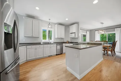 7 Stony Point Drive Londonderry NH 03053