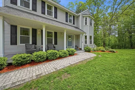 7 Stony Point Drive Londonderry NH 03053