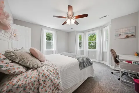 7 Stony Point Drive Londonderry NH 03053