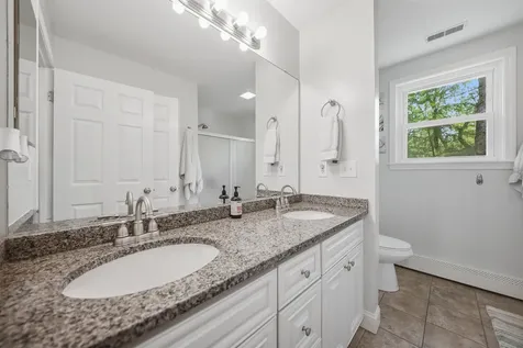 7 Stony Point Drive Londonderry NH 03053