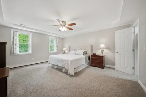 7 Stony Point Drive Londonderry NH 03053