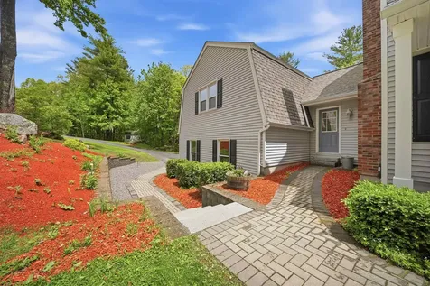 7 Stony Point Drive Londonderry NH 03053