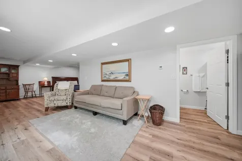 7 Stony Point Drive Londonderry NH 03053