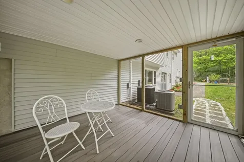 7 Stony Point Drive Londonderry NH 03053