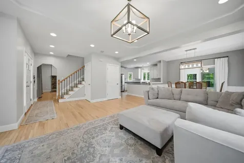 7 Stony Point Drive Londonderry NH 03053