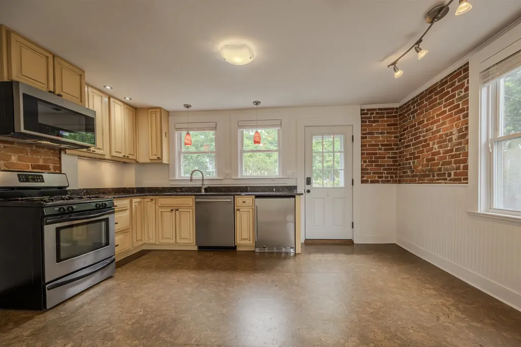 189 Concord Way Portsmouth NH 03801