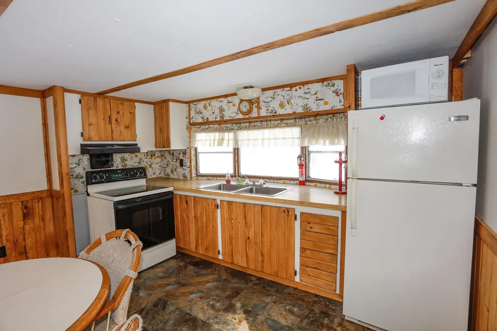 36 Allen Lane Tamworth NH 03886