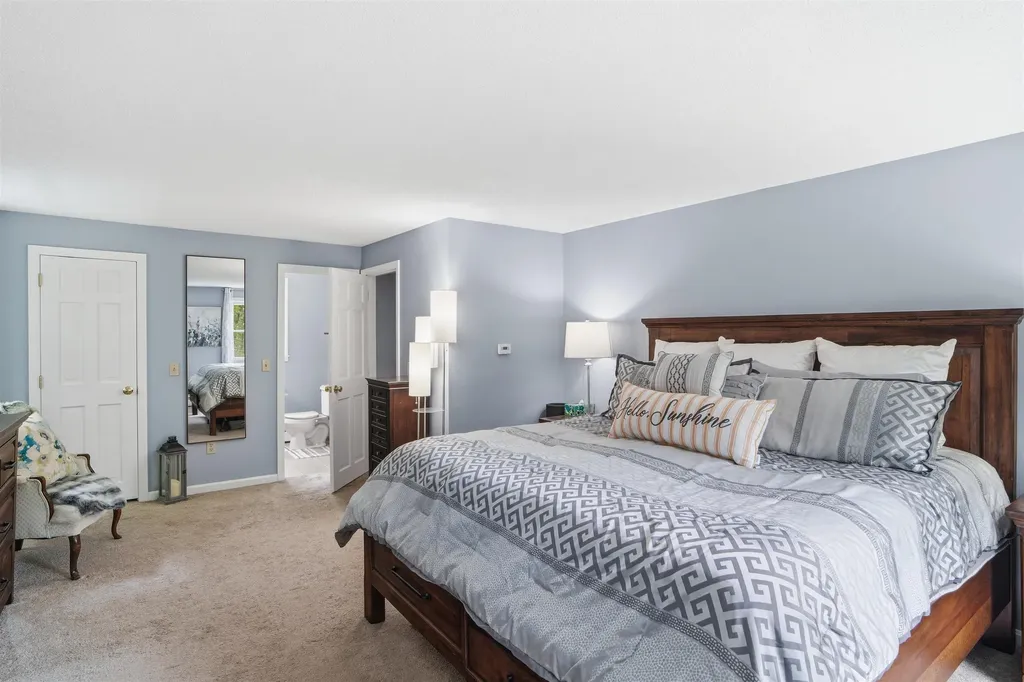 7 Hampshire Drive Derry NH 03038
