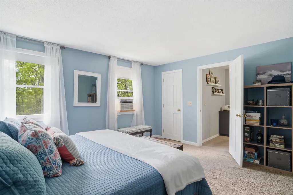 7 Hampshire Drive Derry NH 03038