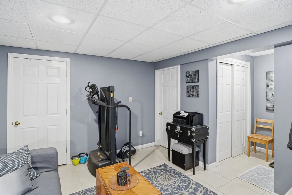 7 Hampshire Drive Derry NH 03038