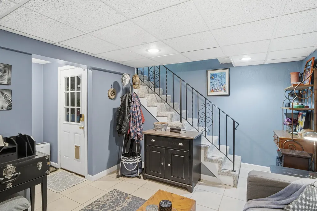 7 Hampshire Drive Derry NH 03038