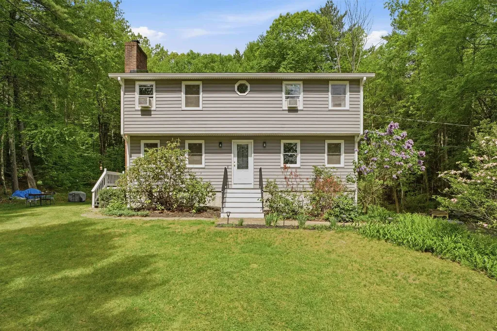 7 Hampshire Drive Derry NH 03038