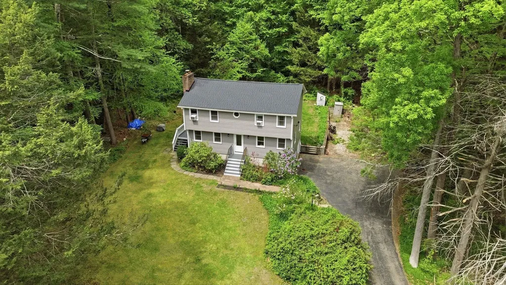 7 Hampshire Drive Derry NH 03038