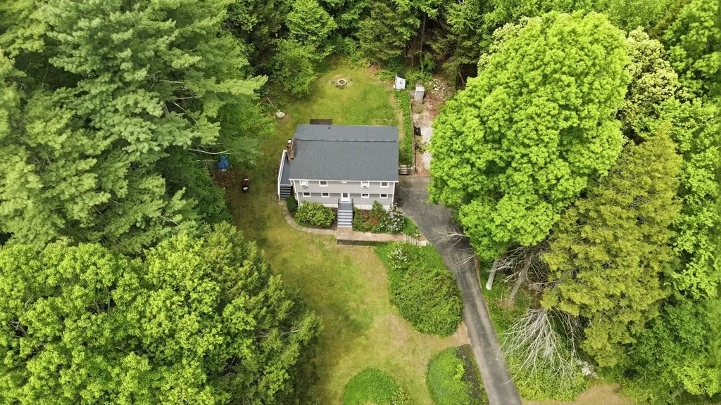 7 Hampshire Drive Derry NH 03038