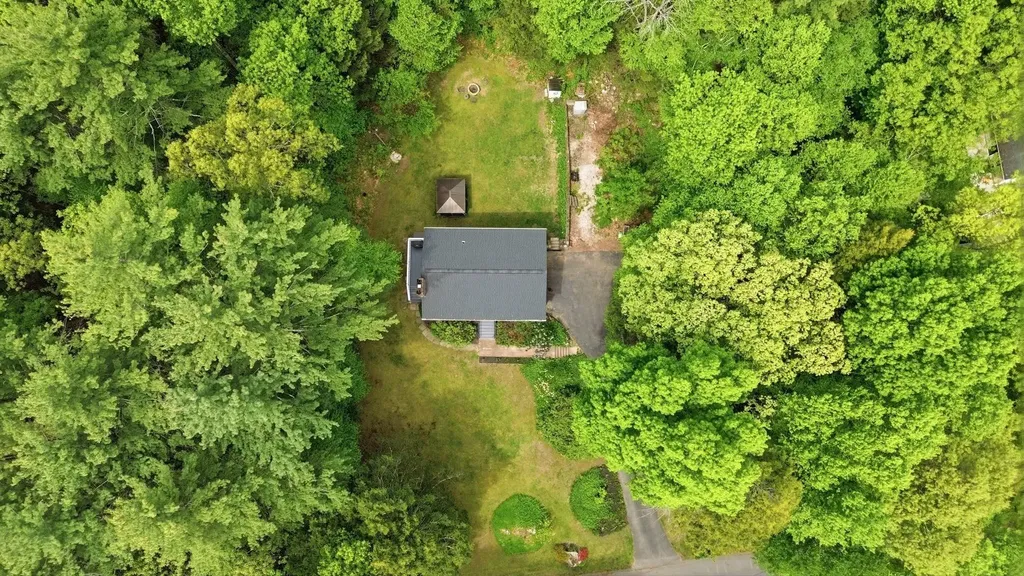 7 Hampshire Drive Derry NH 03038