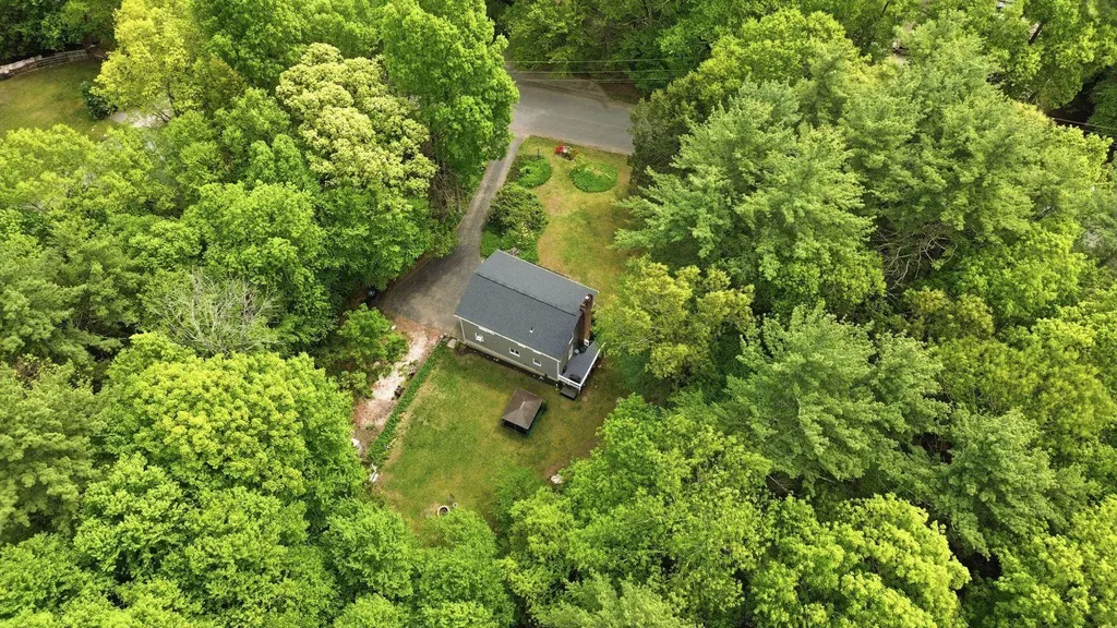 7 Hampshire Drive Derry NH 03038