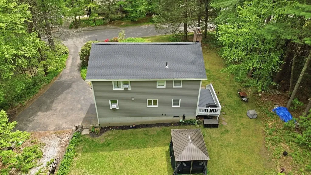 7 Hampshire Drive Derry NH 03038