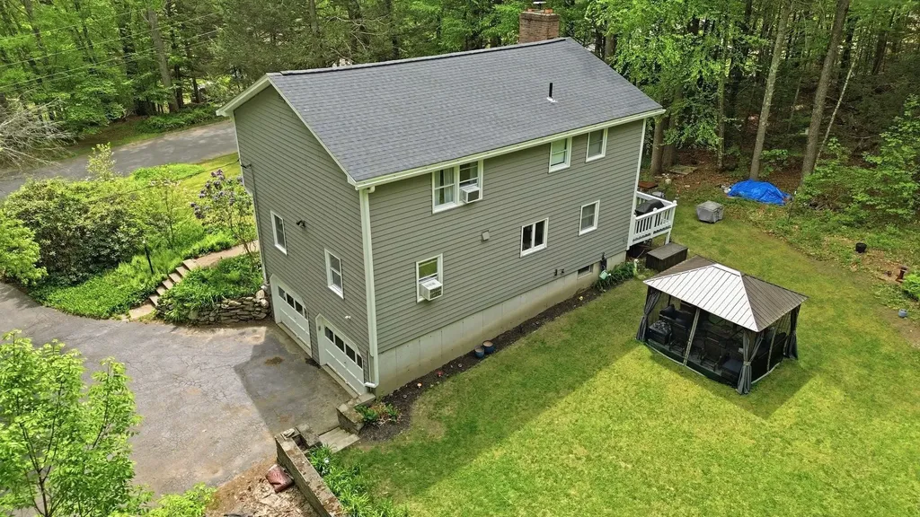 7 Hampshire Drive Derry NH 03038