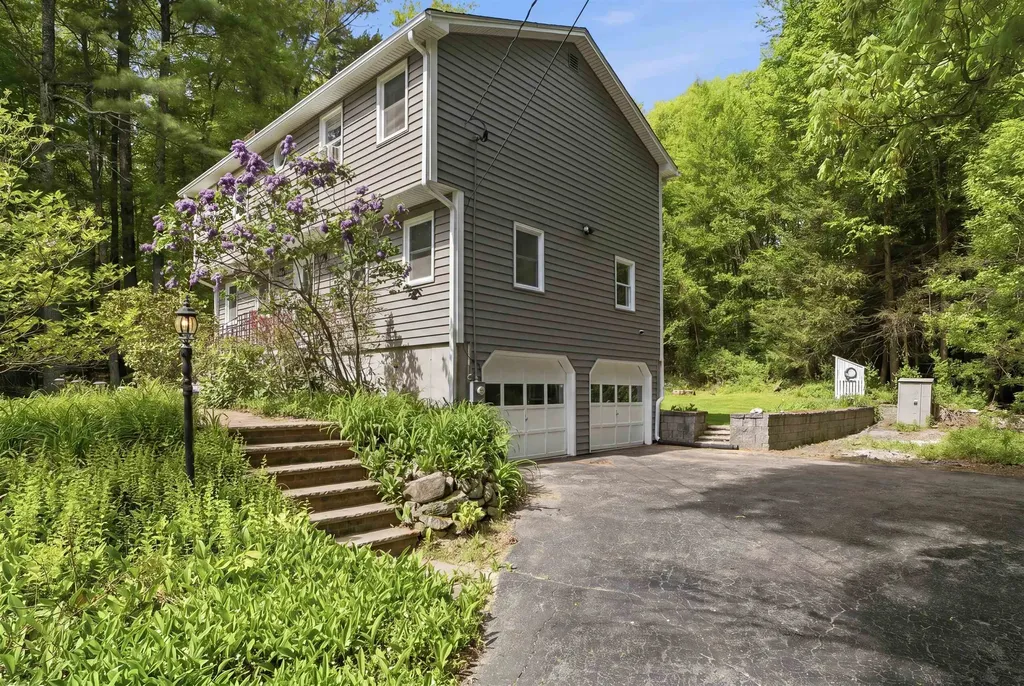 7 Hampshire Drive Derry NH 03038