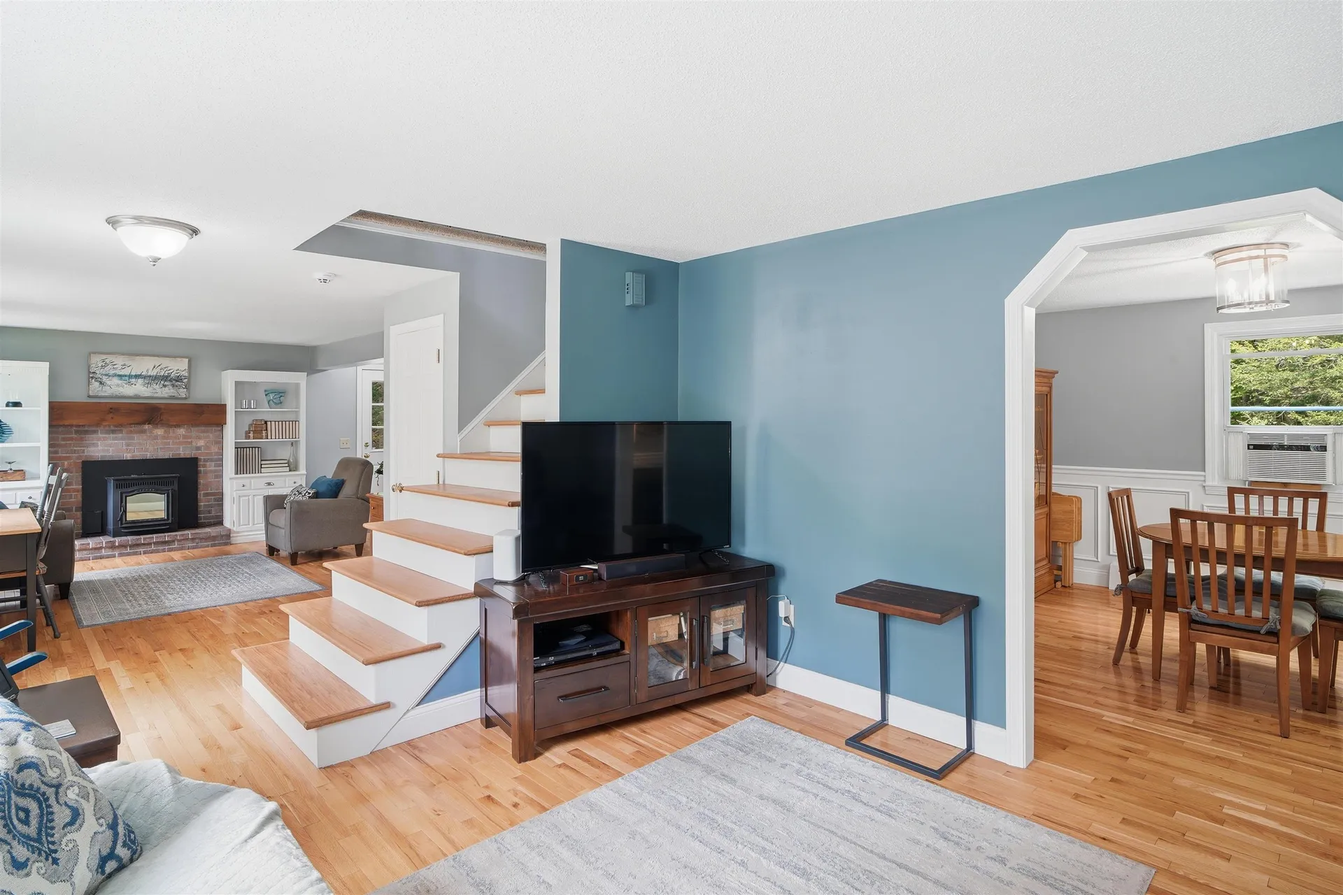 7 Hampshire Drive Derry NH 03038