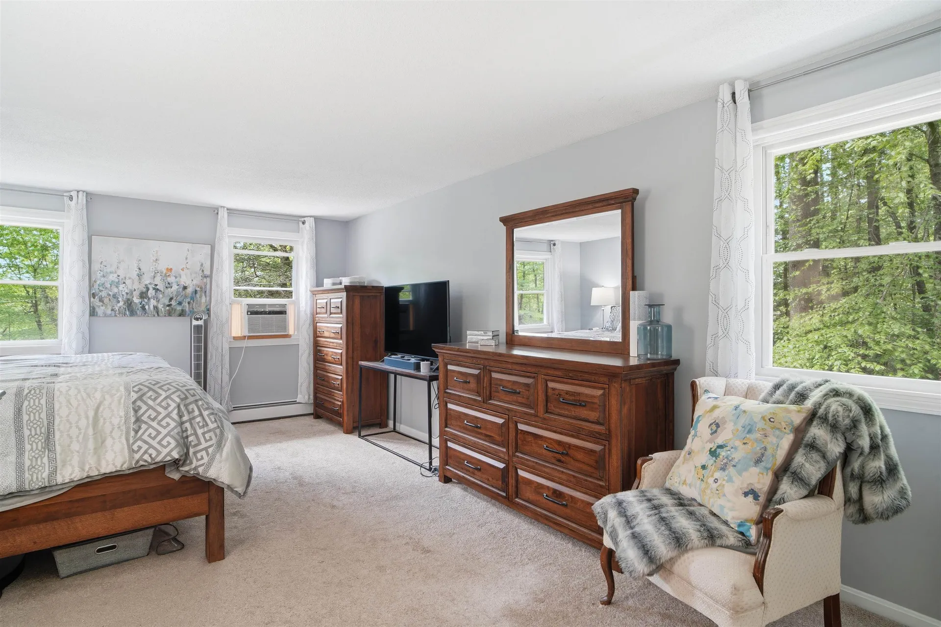 7 Hampshire Drive Derry NH 03038